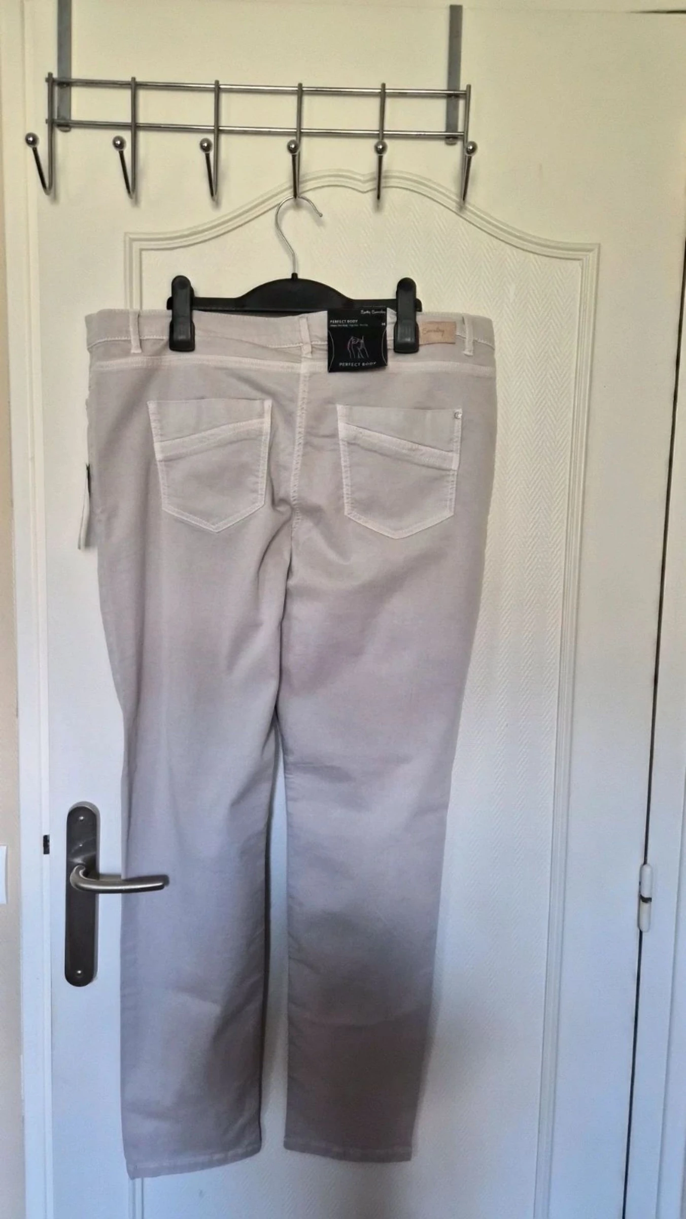 Pontalon d'été Betty Barclay femme gris taille 46, 89% coton,neuf – photo 2